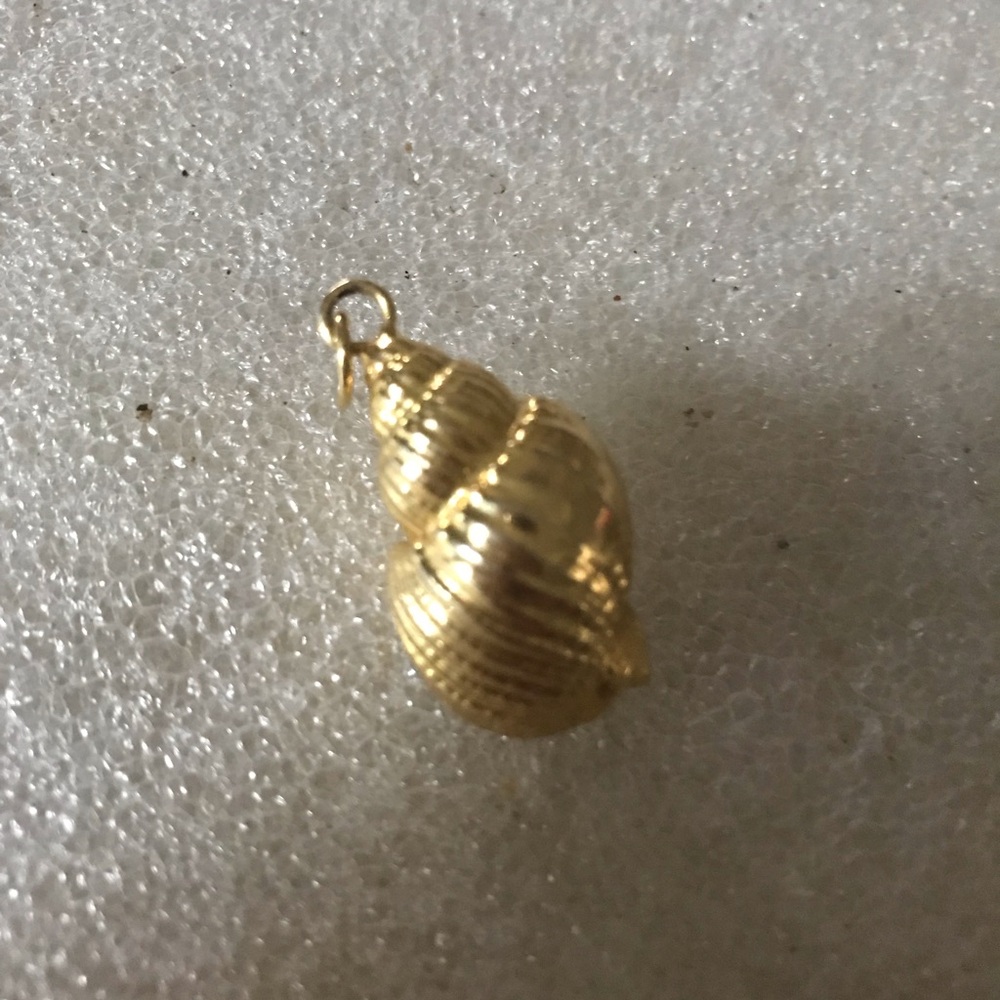 Gold Shell Charm Pendant - Women Jewelry